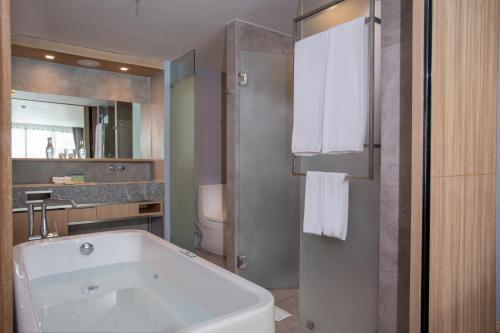 room detail thumbnail 2