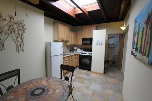 Edgewater Beach Inn & Suites - image 4