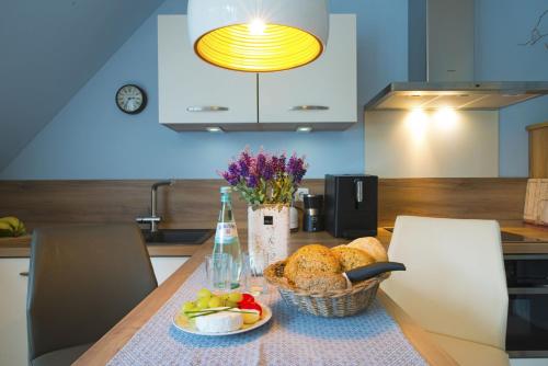 Kitchen, Lavendelblume - 4 Sterne - inklusive eigener BikeBox mit Strom, Waschepaket, Power WLAN, Parkplatz,  in Zingst