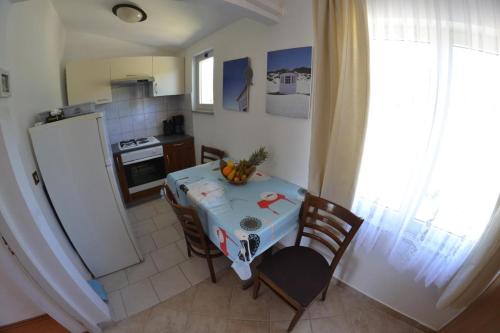Apartments with a parking space Lopar Rab - 14070 - image 10