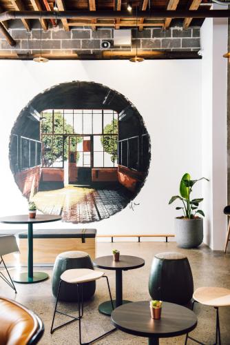 Pub/salon, Veriu Broadway in Centralni