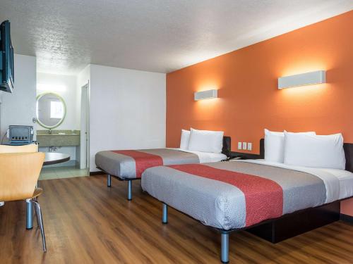 2 double beds