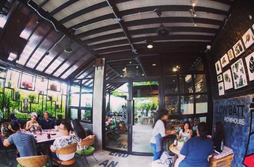 Restaurant, Rowhou8e Hostel Hua Hin 106 near True Arena Hua Hin
