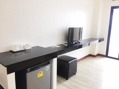 Shared lounge/TV area, Orchid Riverview Hotel in City Center