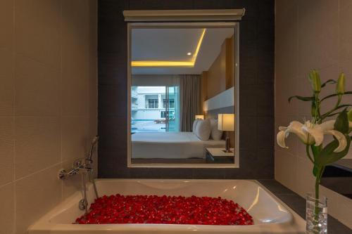 room detail thumbnail 2