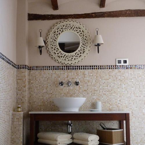 Dalt Vila Room Type - Deluxe Room (2 Adults + 1 Child)