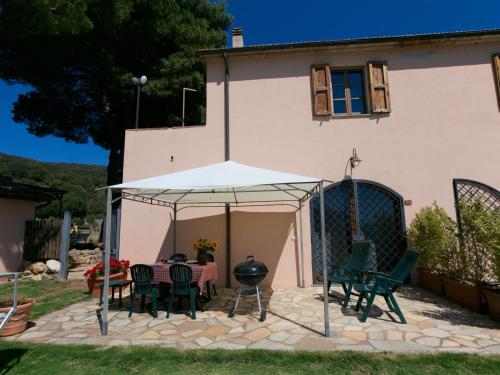  Heritage Holiday Home in Orbetello with Private Terrace, Pension in Talamone