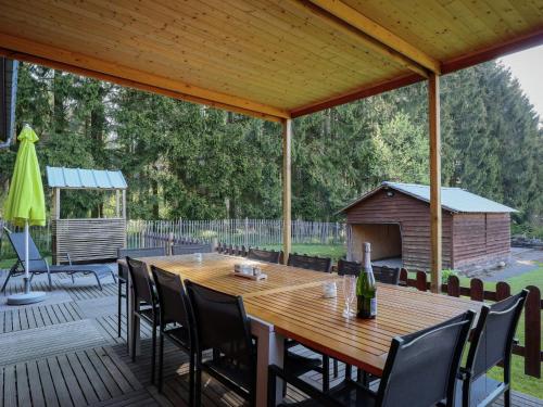  Wooden interior nice garden and very quiet situation at the edge of the forest, Pension in Recht bei Braunlauf