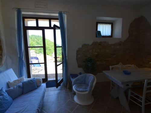 Mountain view apartment in Pergola with pool gîte à louer Borghetto di Fenigli