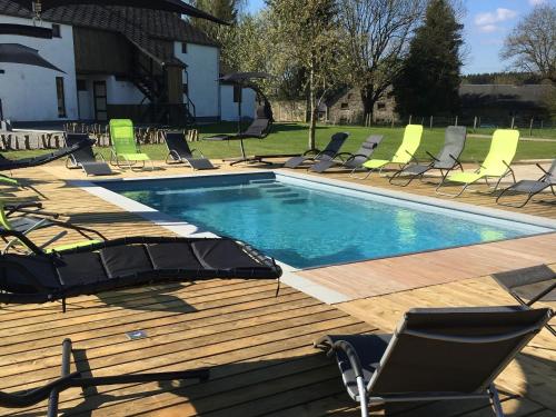 Spacious Holiday Home La Roche en Ardenne with Pool - Location saisonnière - Beausaint