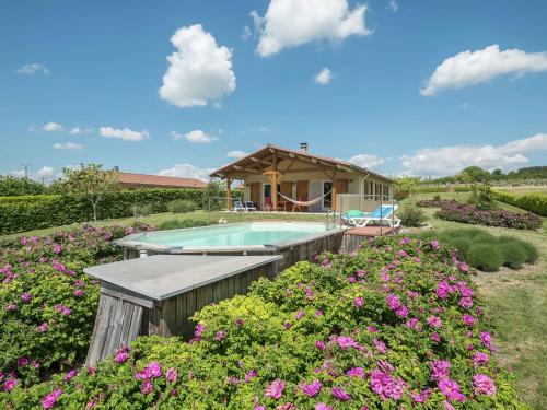 Cozy Holiday Home in Sadillac with Private Pool gîte à louer Les Faures