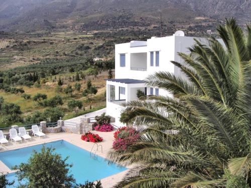 Modish Villa in Lefkogia Crete with Swimming Pool