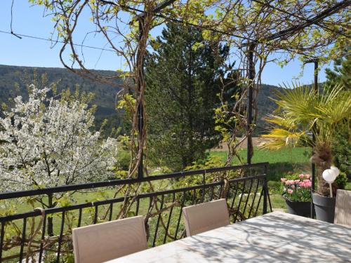 Great detached house near Die 8 km with magnificent view and beautiful garden - Ponet-et-Saint-Auban