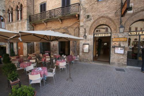 Hotel La Cisterna - image 8