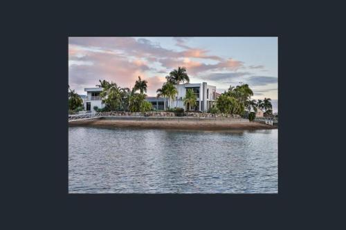 NewPort Dream Quiet Island - No Party Maximum 9-10 People