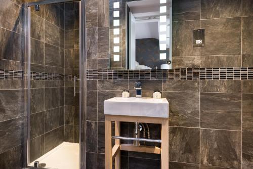 The Traveller's Rest - image 10