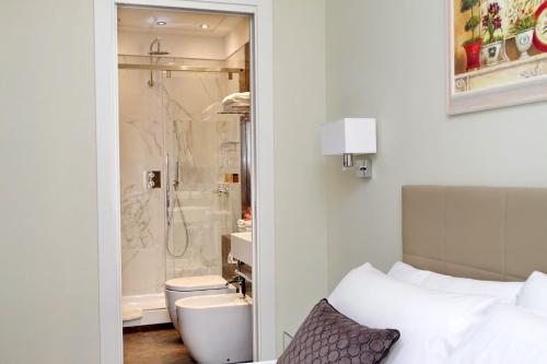 Piazza Venezia Grand Suite, Рим (фото 10)