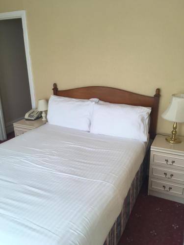 Standard Double Room image 2
