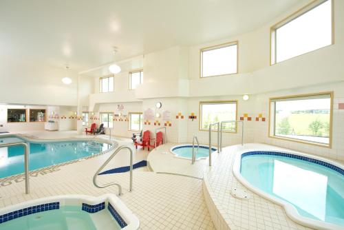 Úszómedence, Gold Eagle Lodge in North Battleford