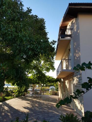  Apartments Olivera in Supetarska Draga