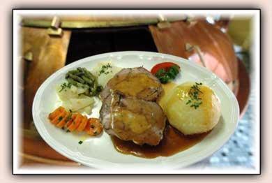 餐飲選擇, 施瓦澤柏爾酒店 (Gasthof Schwarzer Bar) in 卡斯特爾