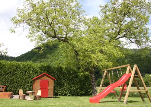 Hof hinter der Mühle (Hof hinter der Muhle) in Gutach (Schwarzwaldbahn)