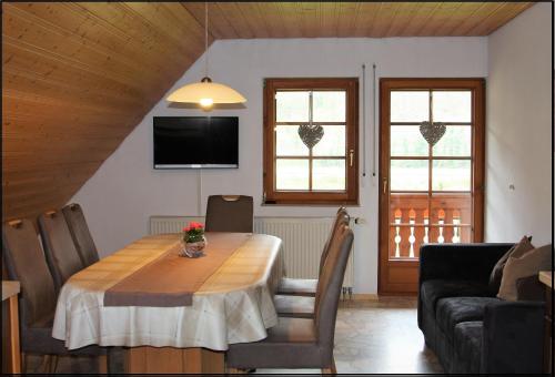 Hof hinter der Mühle (Hof hinter der Muhle) in Gutach (Schwarzwaldbahn)