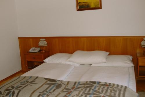 Hotel Velden Bacherlwirt – Velden, CA