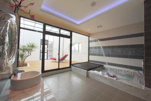 Deluxe Double Room with Bath (Check-in after 20:00) image 3