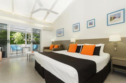 Studio Apartment with Balcony image 6