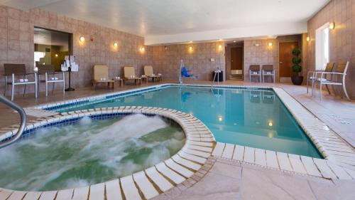 Quality Inn - image 6