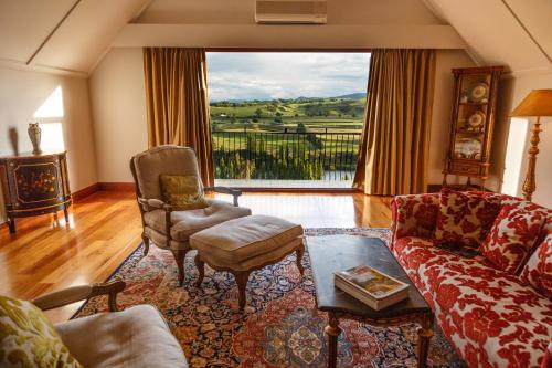 Lake Karapiro Lodge - Tap to explore photos