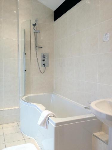 Ascot House - image 11