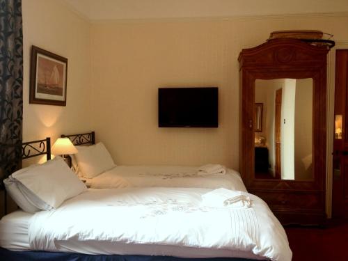 Ascot House - image 3