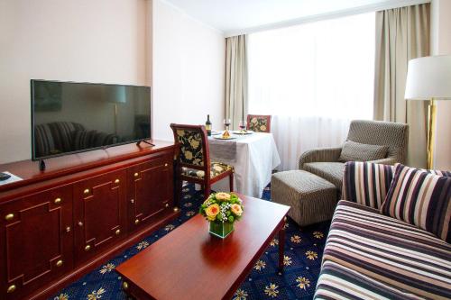 2 bedrooms, 3 beds