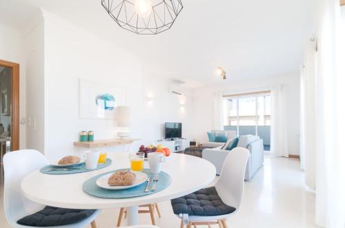  Exclusive Penthouse with Terrace & Garage in Lissabon