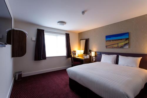 Double or twin room, accessible, shower