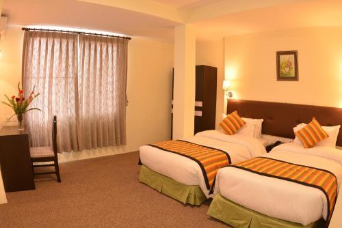 room detail thumbnail 2