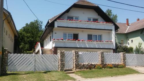  Betti Vendégház, Pension in Alsópáhok