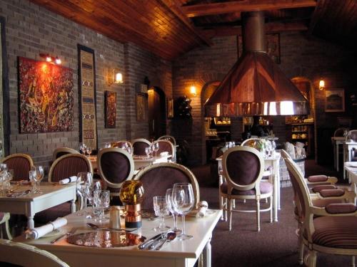 Cedar Lodge Hotel & Restaurant