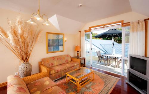 Facilities, Seaport Village in Russell