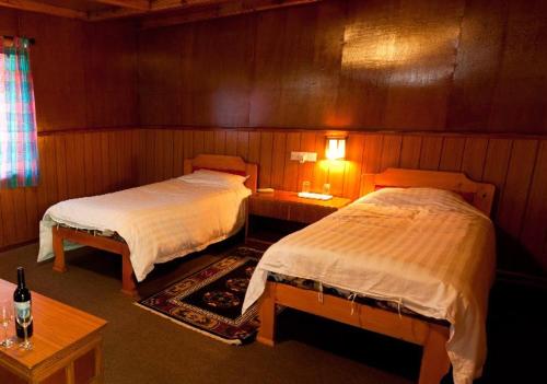 a hotel room with two beds and two lamps, Mountain Lodges of Nepal, Thame in Everest Region (Nepal)