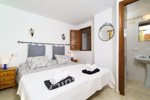 Villa room in Escabusso by Aguilarent