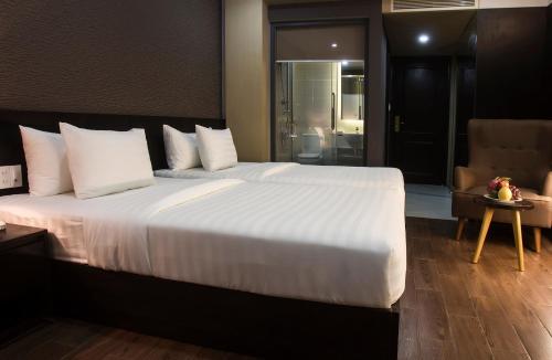 Double or Twin Room image 3