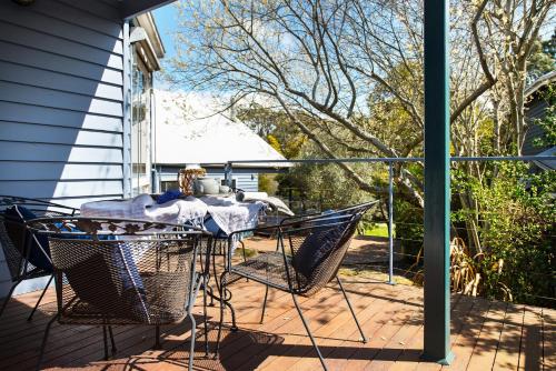 Boatshed Villa Yellow Door