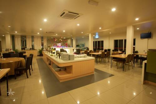 Food and beverages, Hotel Seri Malaysia Pulau Pinang in Bayan Baru