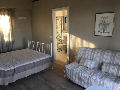 1 king bed, 1 sofa bed