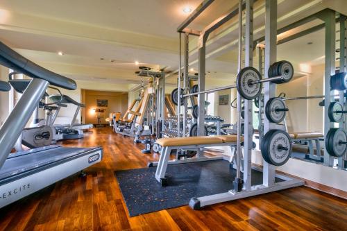 Yantra Grand Hotel - image 12