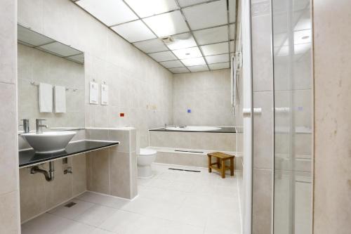 Hua Xiang Motel - Fengshan - 샤워실
