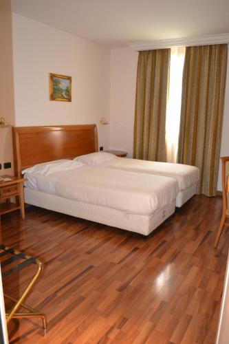 Tricolore Hotel - image 14